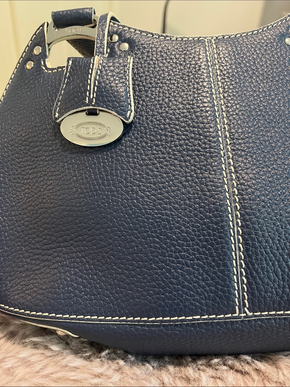 Tod's Navy Leather Top-Handle Satchel with White Stitching ~ Rare - Picture 2 of 5